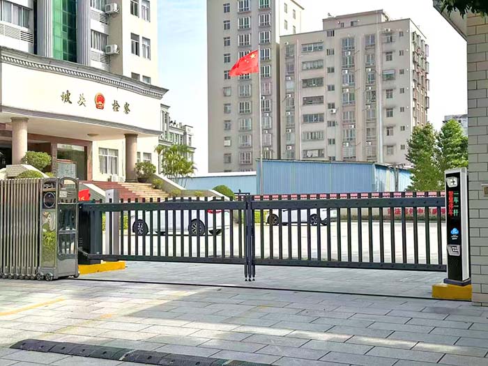 行政單位停車(chē)場(chǎng)車(chē)牌識(shí)別系統(tǒng)