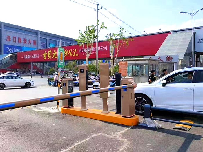 某服裝大廈采用 “安快” 車牌識別系統(tǒng)