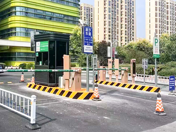 某醫(yī)院采用 “安快” 多進(jìn)多出車牌識別系統(tǒng)案例圖